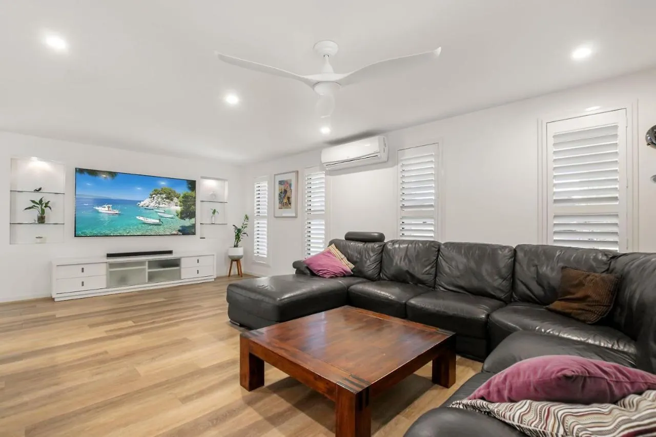 Monash Street 6, Golden Beach Villa 0*,  Australia