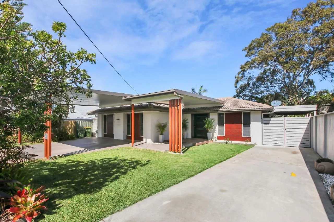 Monash Street 6, Golden Beach Villa Holiday home