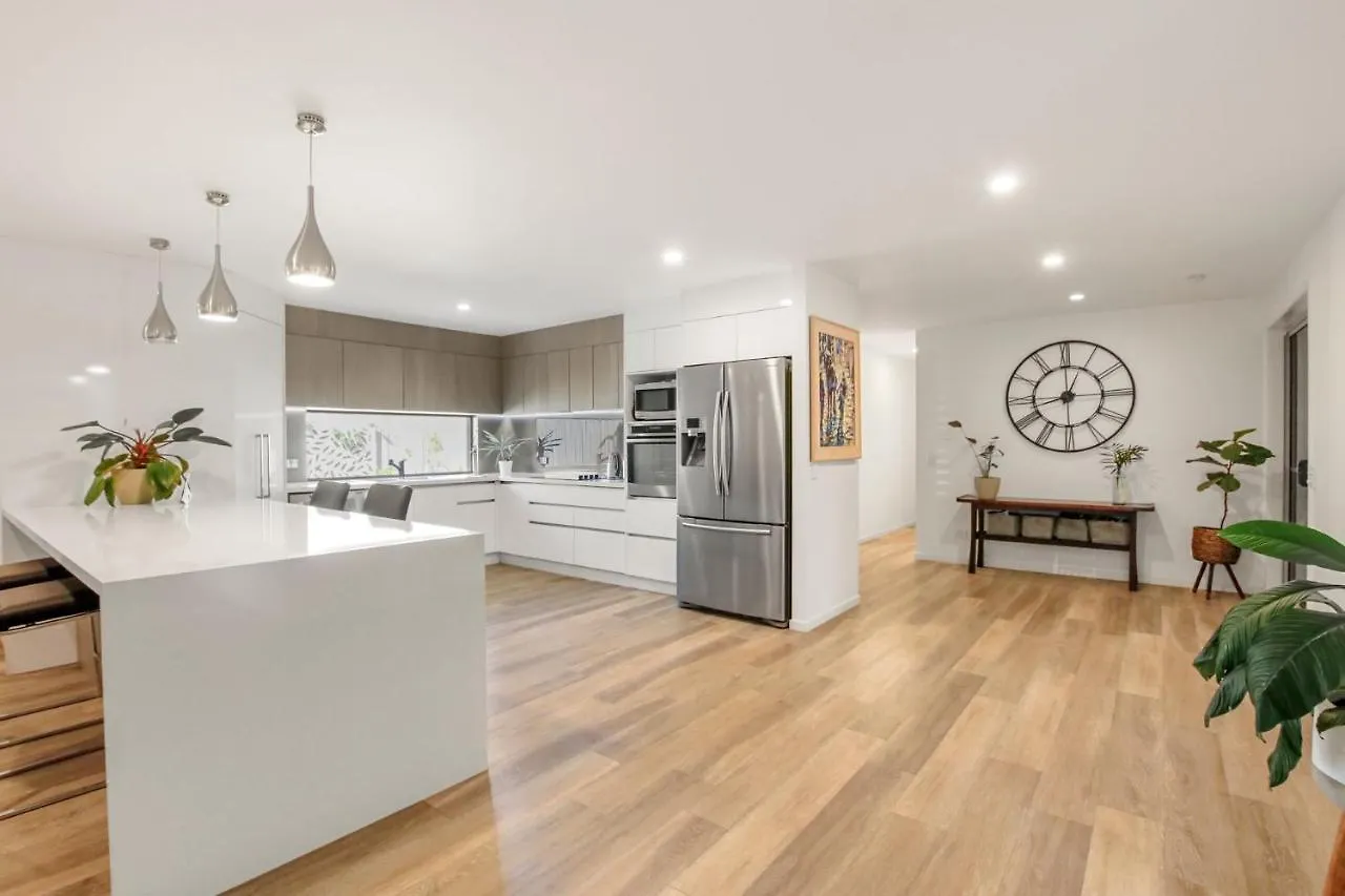 Holiday home Monash Street 6, Golden Beach Villa