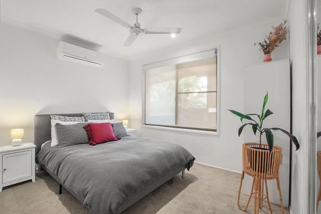 Monash Street 6, Golden Beach Villa