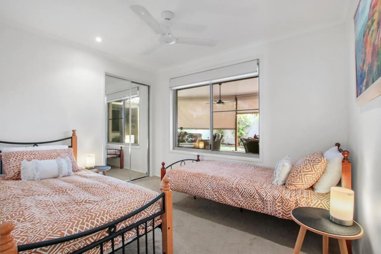 Holiday home Monash Street 6, Golden Beach Villa