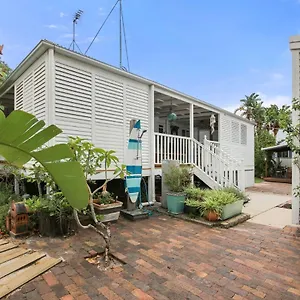 Landsborough Pde 122 Golden Holiday home